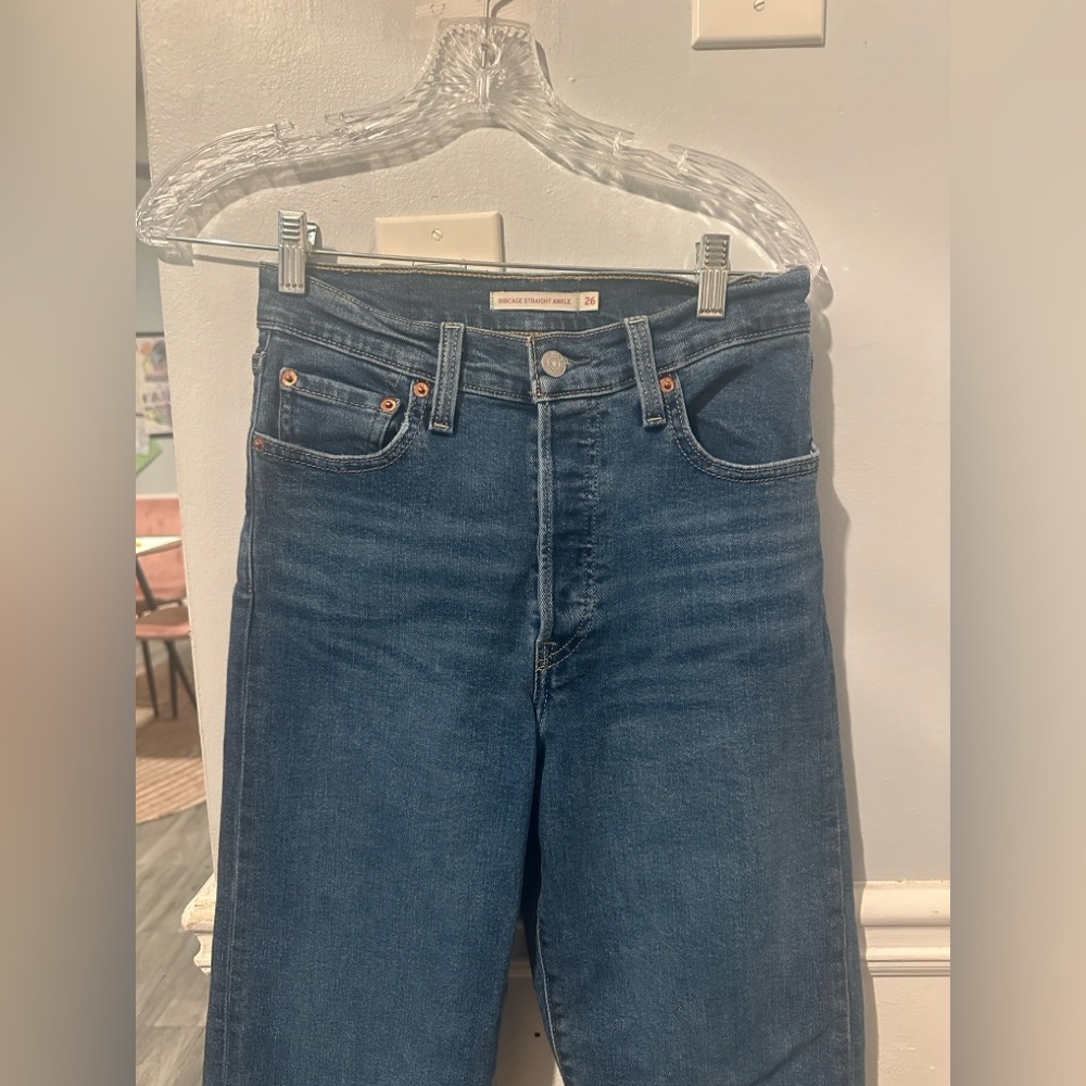 Women’s Levi’s Ribcage Straight Ankle Jeans - Picture 4 of 5